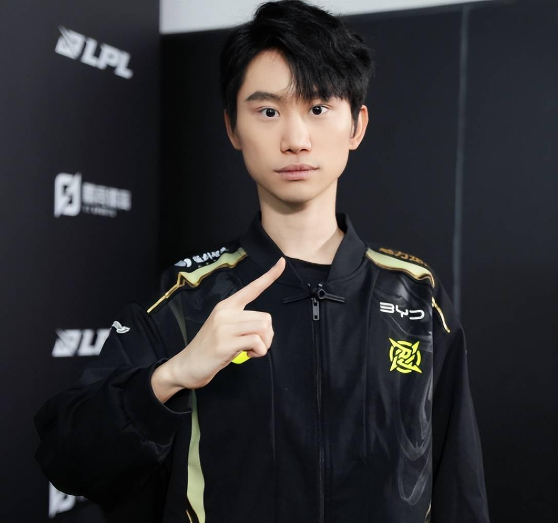 爱游戏官网-Rookie意外战胜利物浦，最后时刻胜出引爆全场！-爱游戏官网