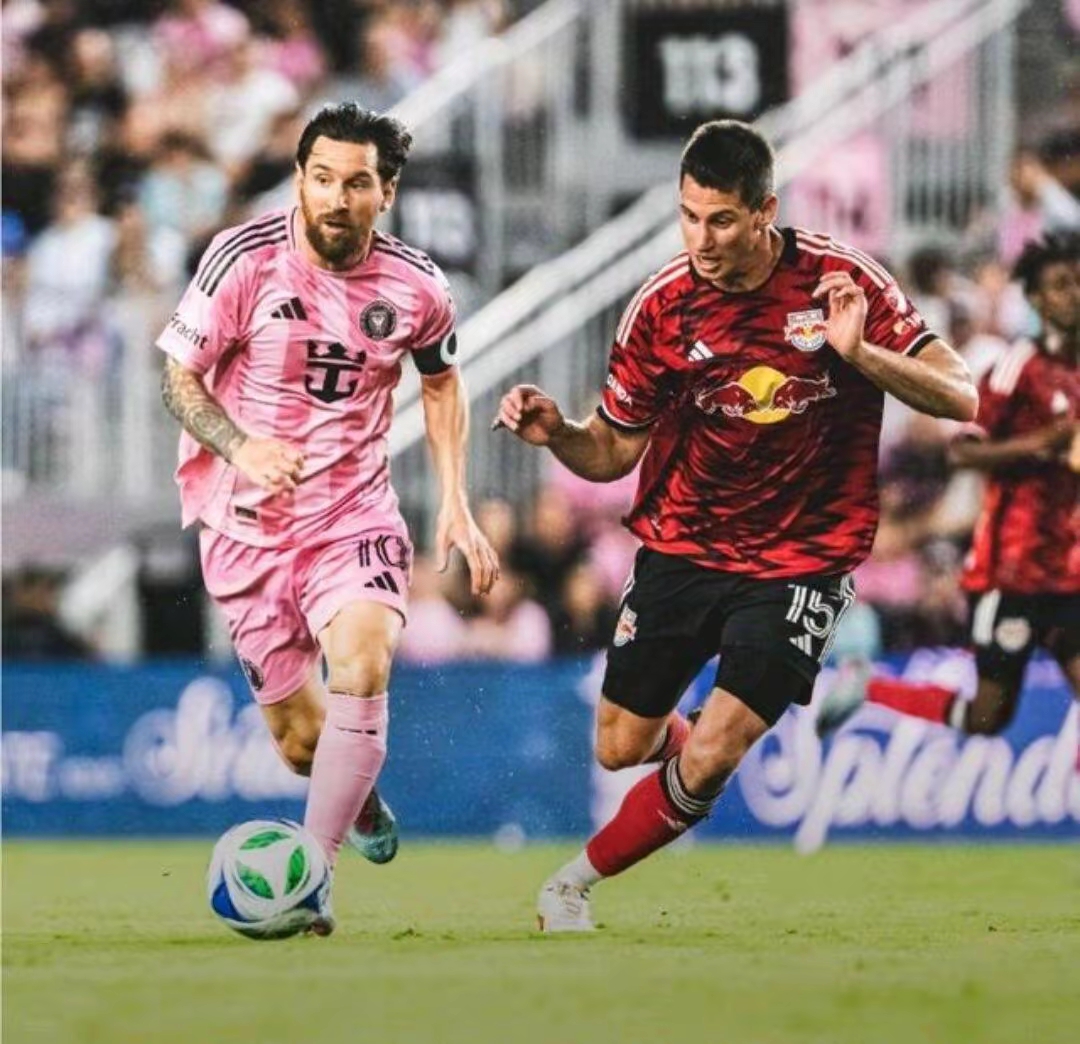 爱游戏官网-包含莱万多夫斯基迎来十二赛季出色发挥，切尔西观众热烈欢呼！全场沸腾不已的词条-爱游戏官网